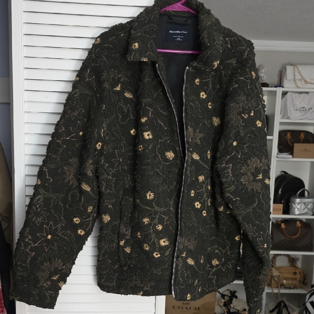 Abercrombie & Fitch Floral Embroidered Zip Jacket